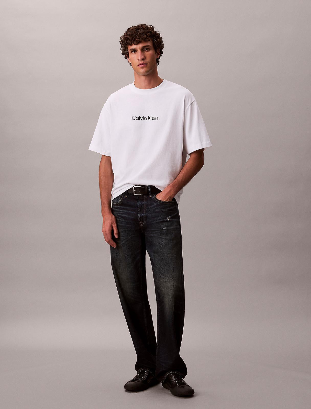 T-SHIRT CALVIN KLEIN UOMO SS RLXD STANDARD LOGO CREWNK TEE